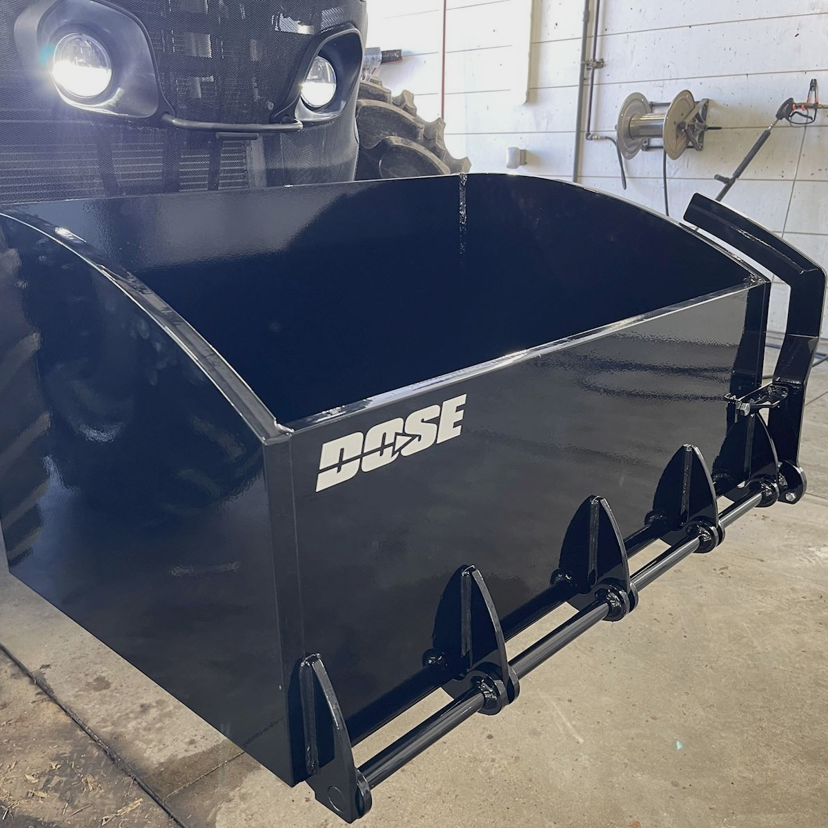 Black Dose Rock Box Case IH